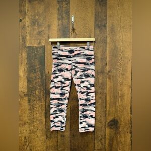 Lululemon wunder under crop Wamo Camo Barely Pink / Black size 4 EUC